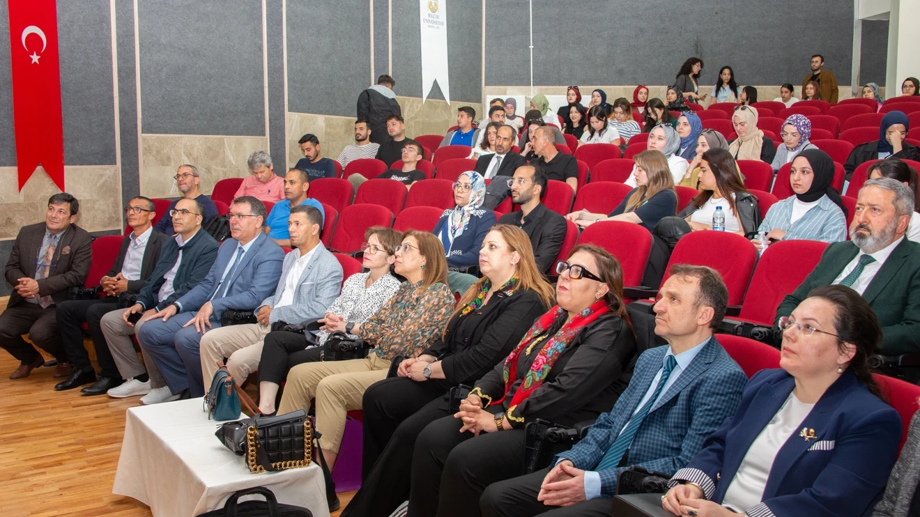 Selçuk Üniversitesi'nde Uluslararası Ekolojik Yapay Zeka Çalıştayı Başladı!